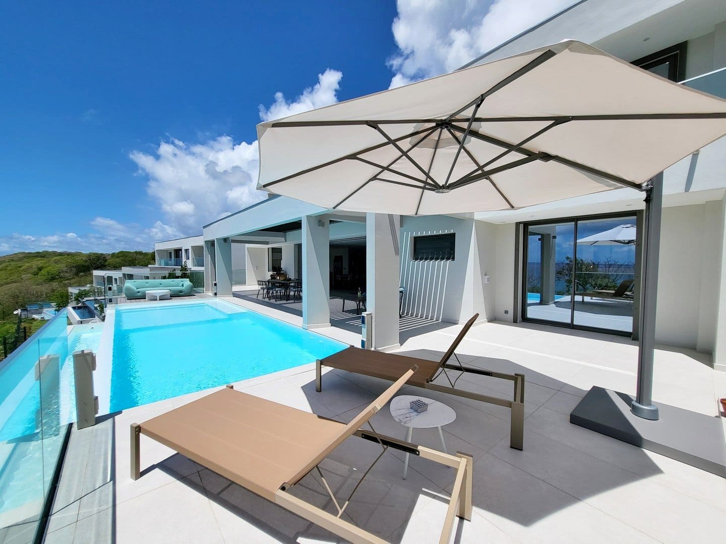 Asterias Oceans Villas chambre 1 terrasse 2 avec piscine