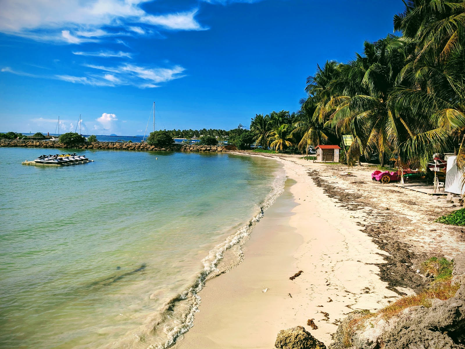 Plage des Galbas – Sainte-Anne : Sérénité confidentielle & vue océan