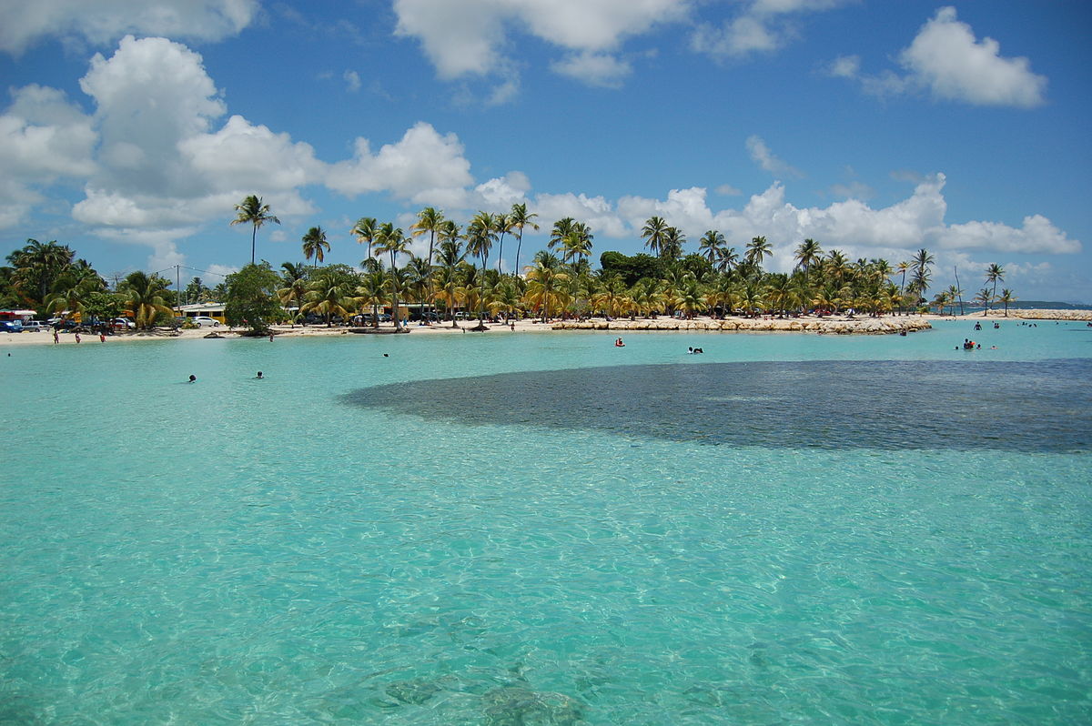 Plage du Bourg de Sainte-Anne : ambiance locale, baignade facile et vie animée