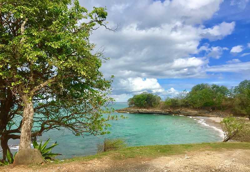Plage de Mambia – Sainte-Rose : un joyau caché entre nature, tranquillité et couchers de soleil