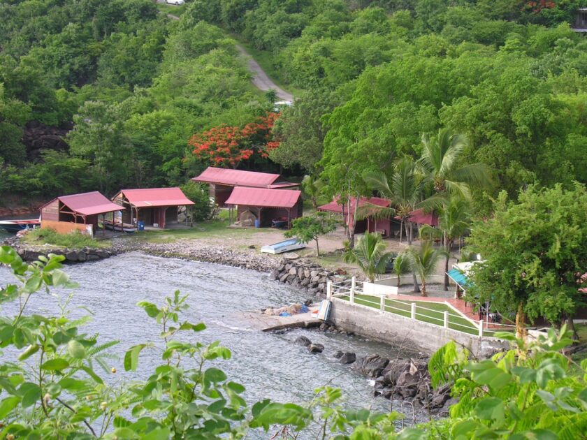 Anse des Trois Tortues – Bouillante : un trésor caché pour le snorkeling et la tranquillité