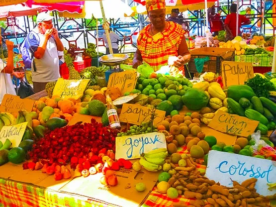 Marché nocturne de Goyave